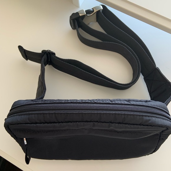 Aritzia Main Character Classic Waistpack - Picture 2 of 4